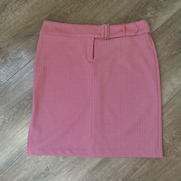 Express NEW Red Herringbone Pencil Mini Skirt Holiday Festive Size 9/10 NWT - Picture 3 of 12